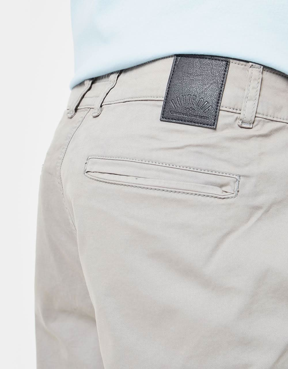 Route One Roll-Up-Chino-Shorts – Grau