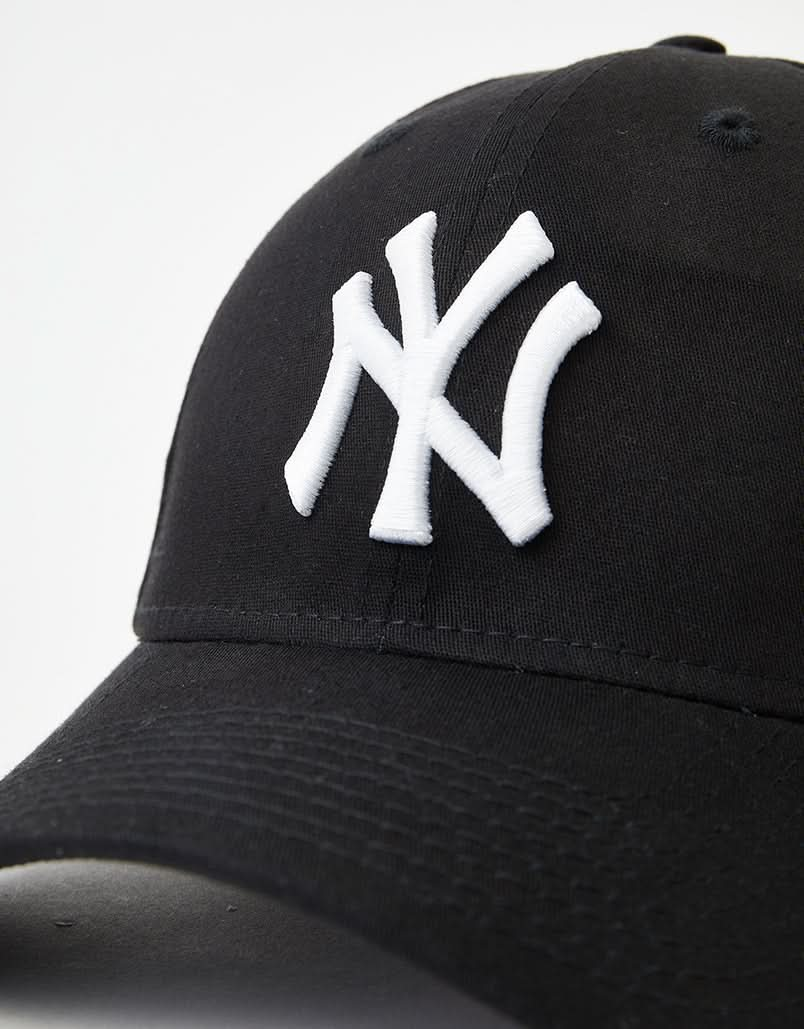 New Era 39Thirty League Basic New York Yankees Kappe – Schwarz/Weiß