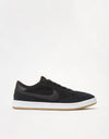 Nike SB FC Classic Low zapatos de skate - Negro/Negro-Blanco-Naranja vivo