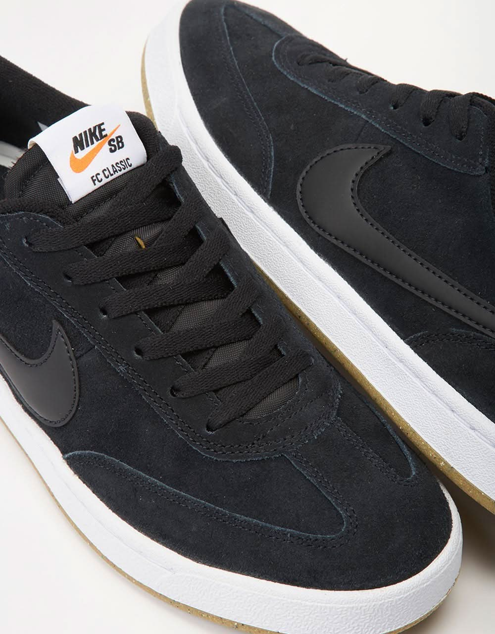 Nike SB FC Classic Low zapatos de skate - Negro/Negro-Blanco-Naranja vivo