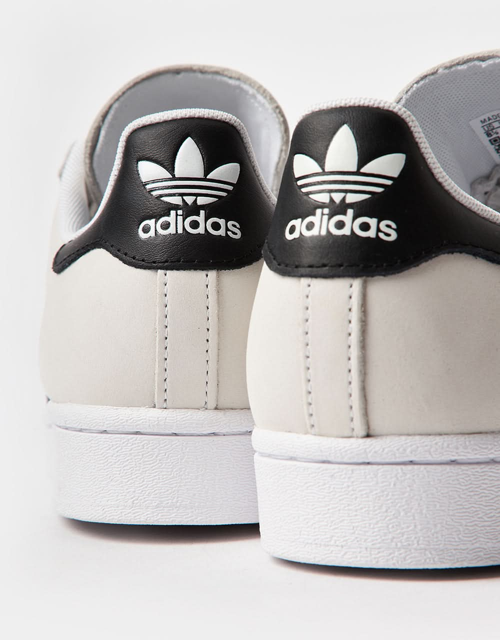 adidas Superstar ADV Skateschuhe – Weiß/Schwarz/Goldmetallic