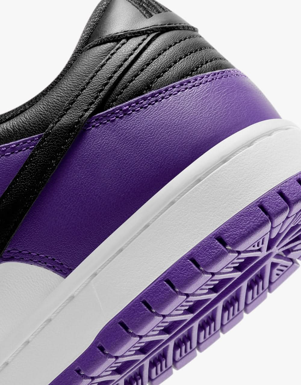 Nike SB Dunk Low Pro Skateschuhe – Court Purple/Schwarz-Weiß-Court Purple