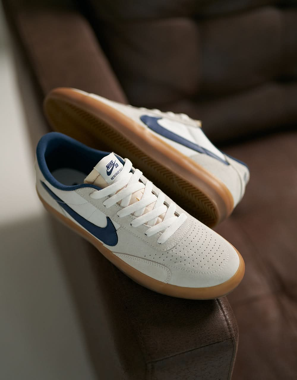 Zapatos de skate Nike SB Heritage Vulc - Blanco cumbre/Azul marino-Blanco-Marrón claro goma