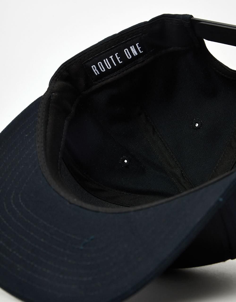 Route One Snapback Cap – Schwarz