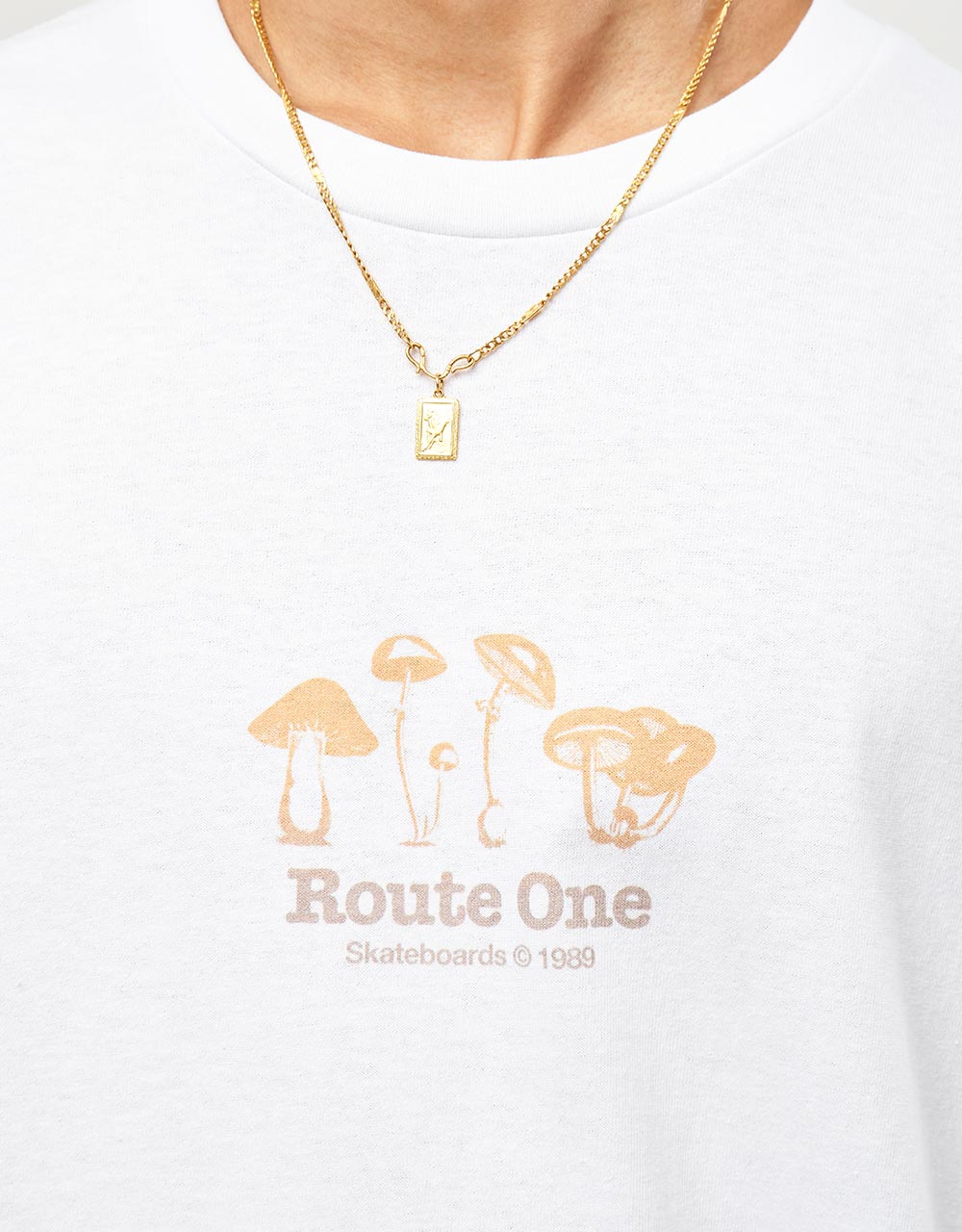 T-shirt Route One con funghi velenosi - bianca