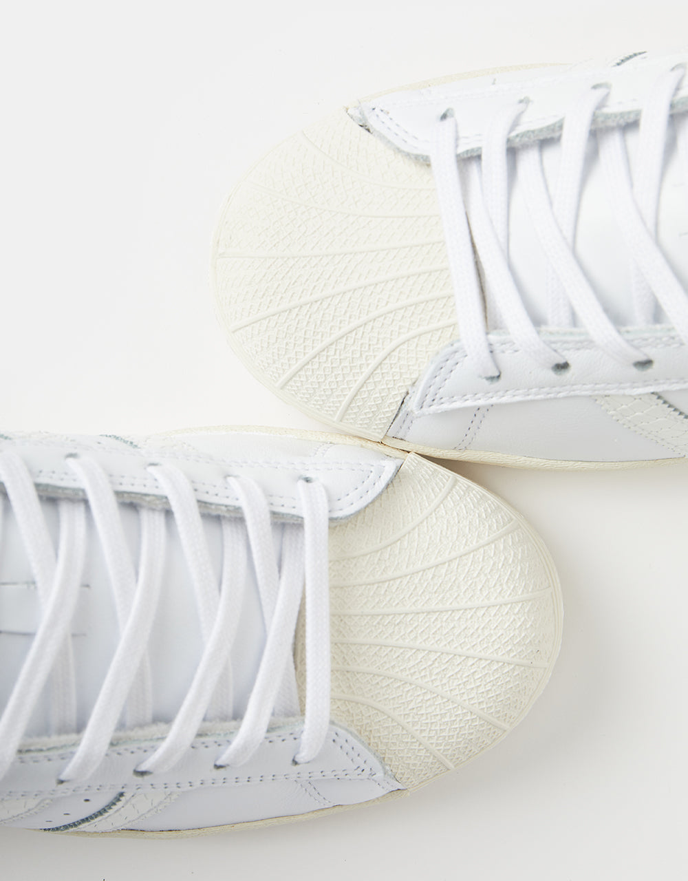 Chaussures de skate adidas Superstar ADV - Blanc/Blanc/Or métallisé