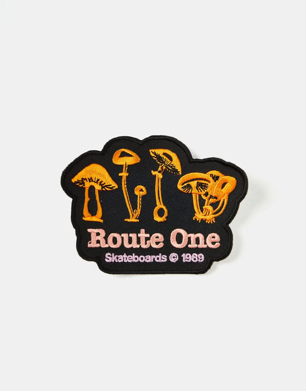 Route One Shrooms bestickter Aufnäher – Schwarz