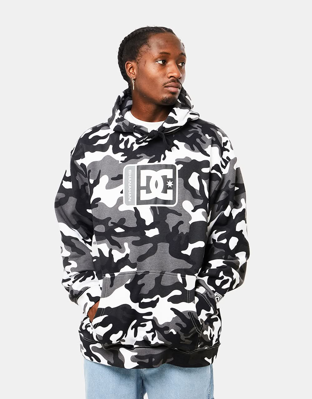 DC x John Shanahan Pullover Hoodie – Snow Camo