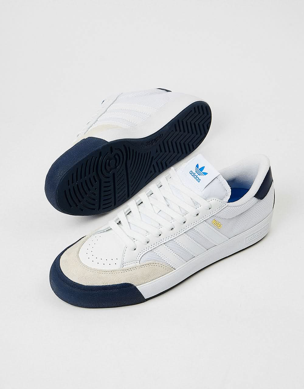 Zapatos de skate adidas Nora - Blanco/Blanco tiza/Azul marino universitario