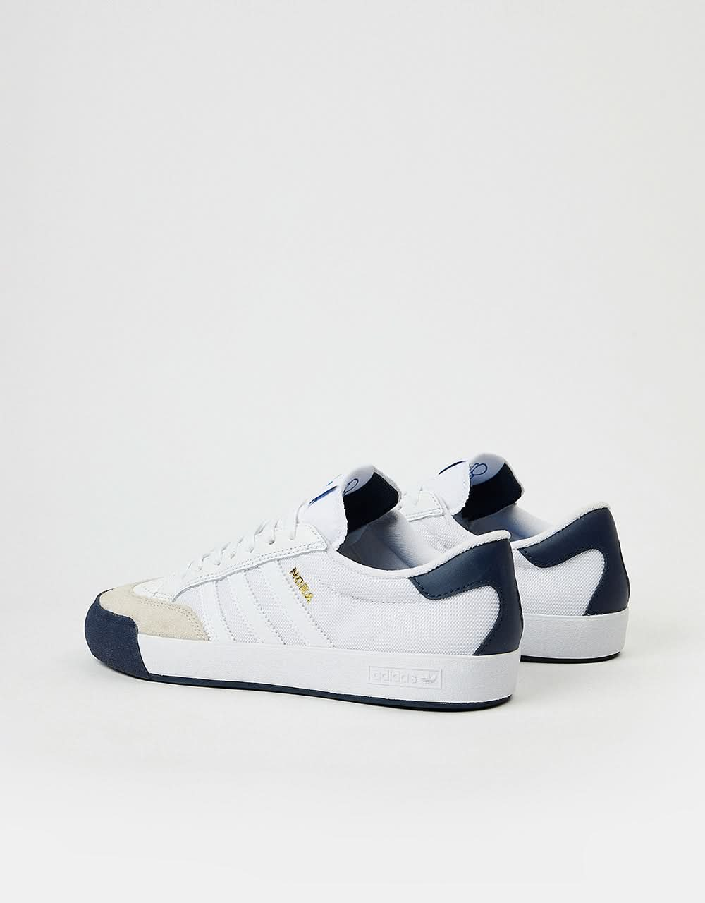 Chaussures de skate adidas Nora - Blanc/Blanc craie/Marine collégiale