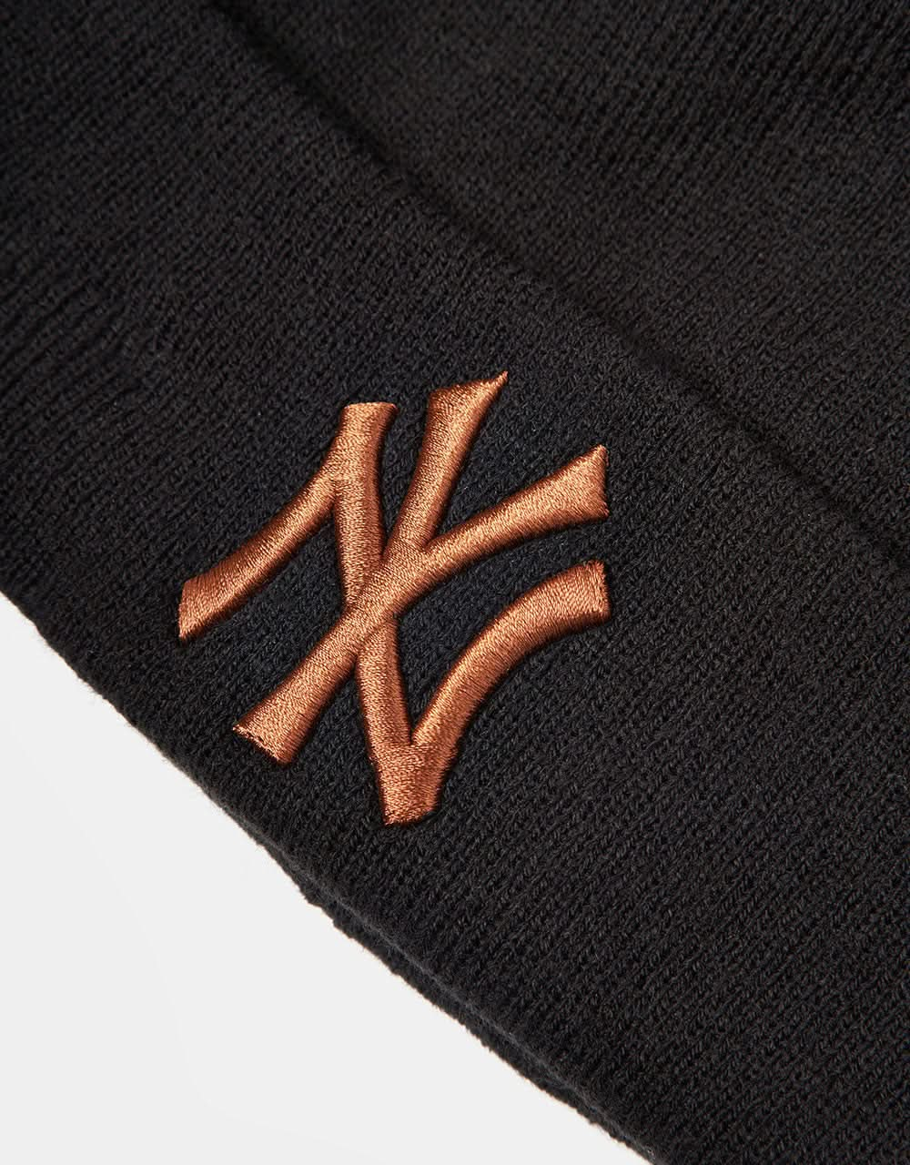 New Era New York Yankees League Cuff Beanie - Black/Toasted Peanut