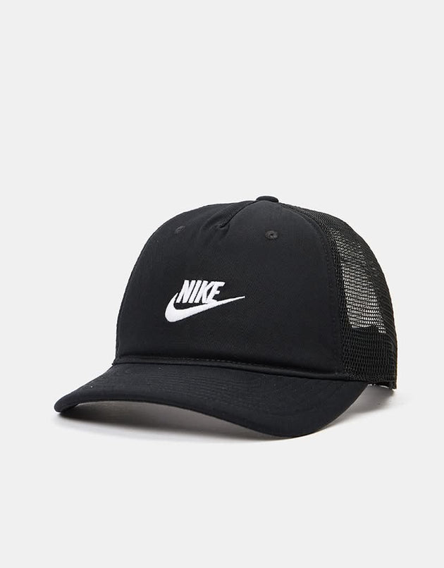 Nike SB Futura Rise Trucker Cap – Schwarz/Schwarz/Weiß