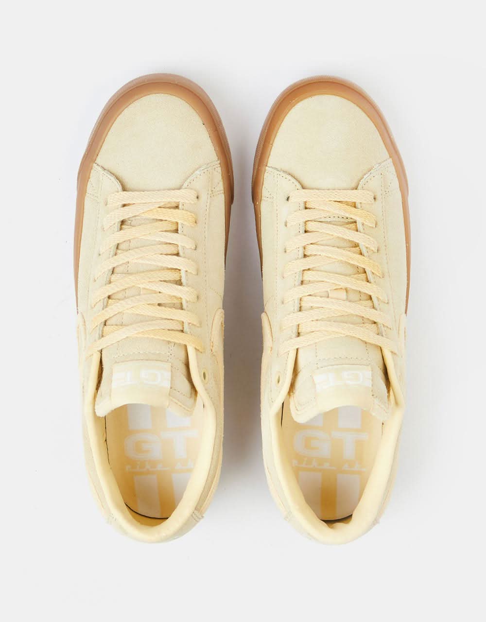 Nike SB Blazer Low Pro GT Premium Chaussures de skate - Vanille pâle/Vanille pâle-Vanille pâle-Blanc sommet-Gum Lt Marron