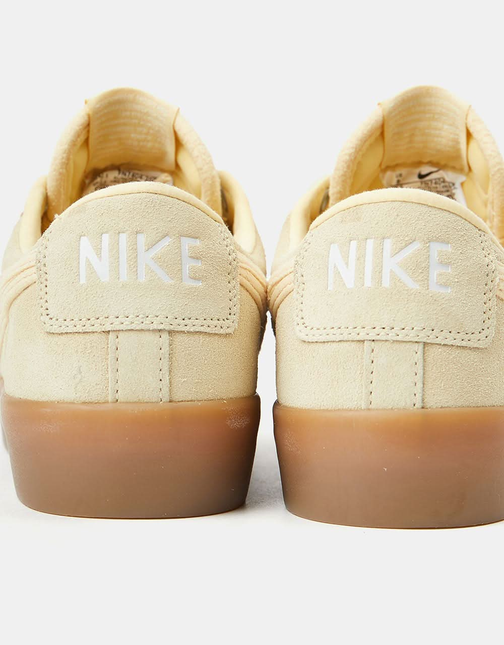 Nike SB Blazer Low Pro GT Premium Skateschuhe – Pale Vanilla/Pale Vanilla-Pale Vanilla-Summit White-Gum Lt Brown