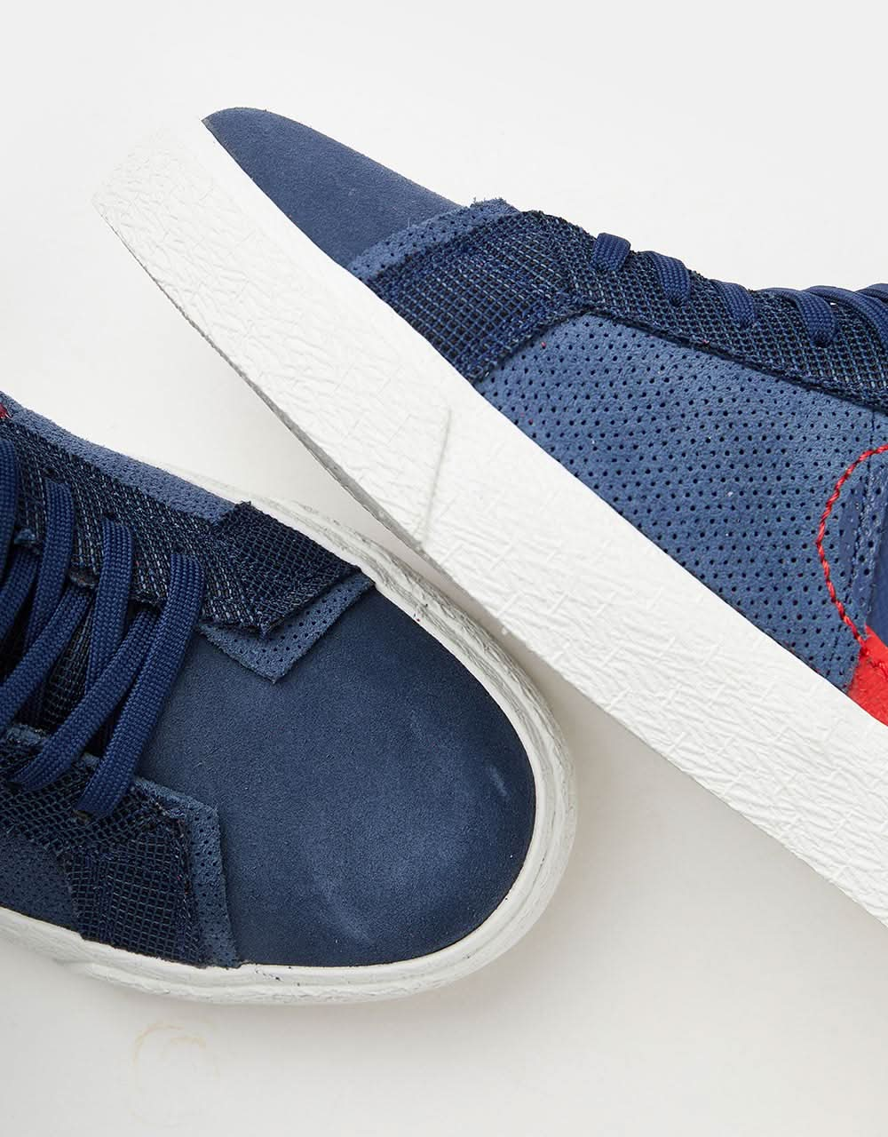 Nike SB Zoom Blazer Mid Premium Chaussures de skate - Rouge Univ/Midnight Navy-Univ Gold-Summit Blanc-Noir