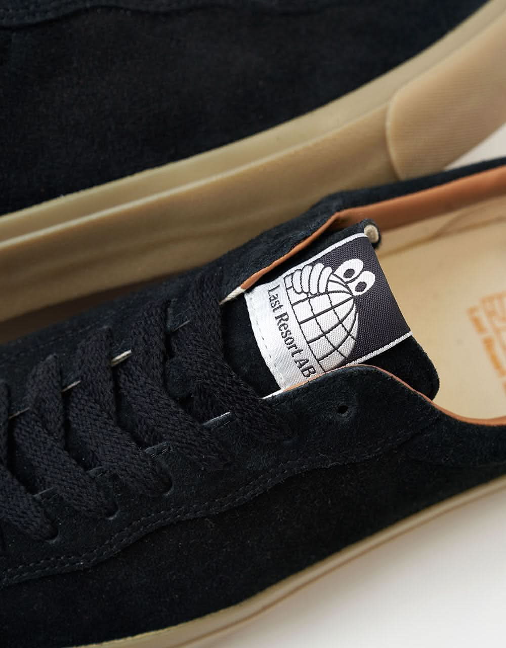 Last Resort AB VM001 Suede Lo Skate Shoes - Black/Gum