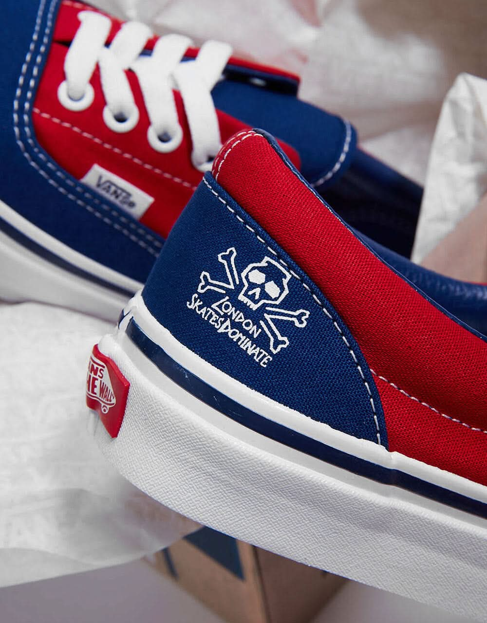 Vans x London Skates Dominate Era 95 DX Zapatos de skate de edición limitada - Rojo/Azul