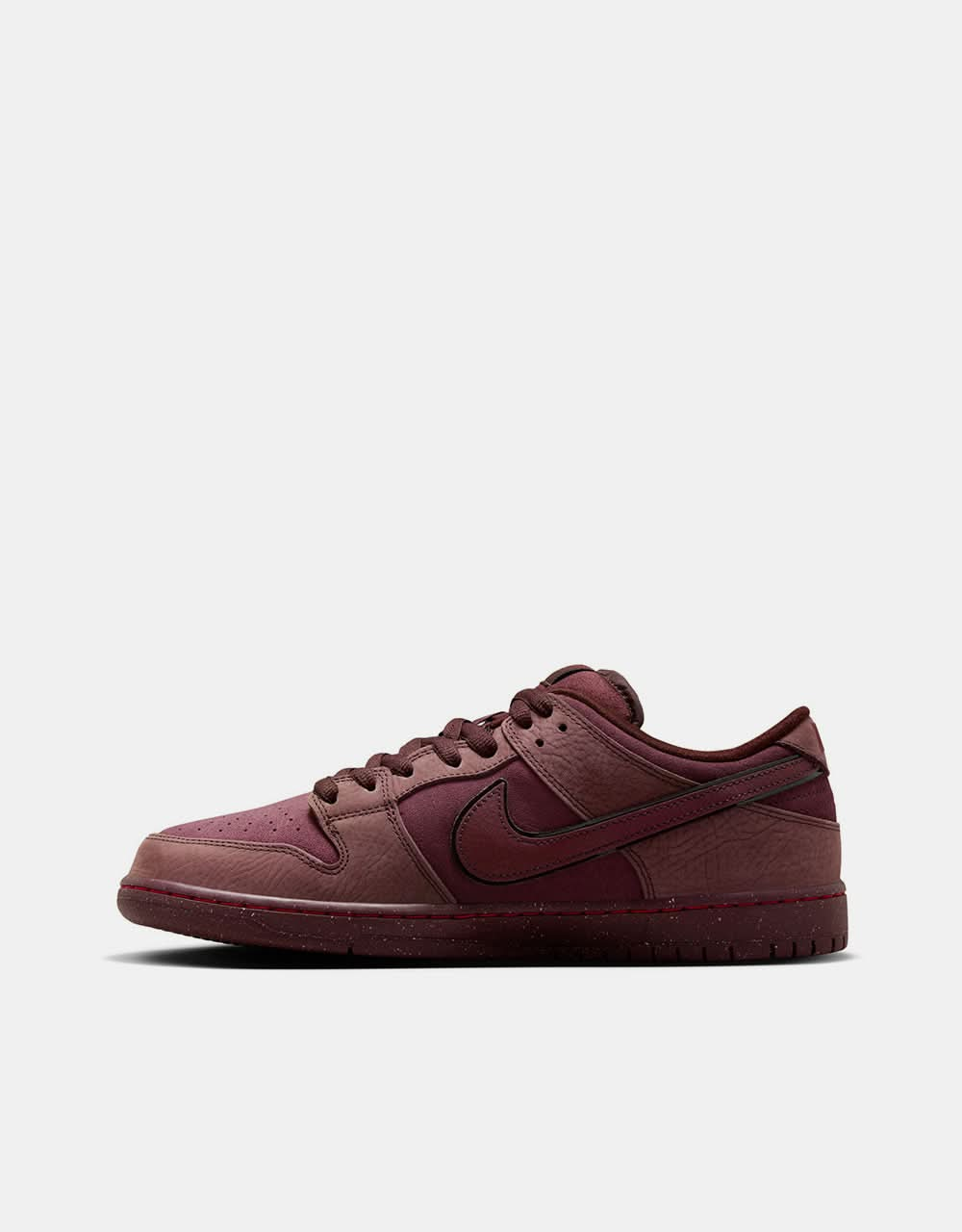 Chaussures de skate Nike SB 'City of Love' Dunk Low Premium - Burgundy Crush/Dk Team Red-Earth-Dk Pony-Univ Red-Earth