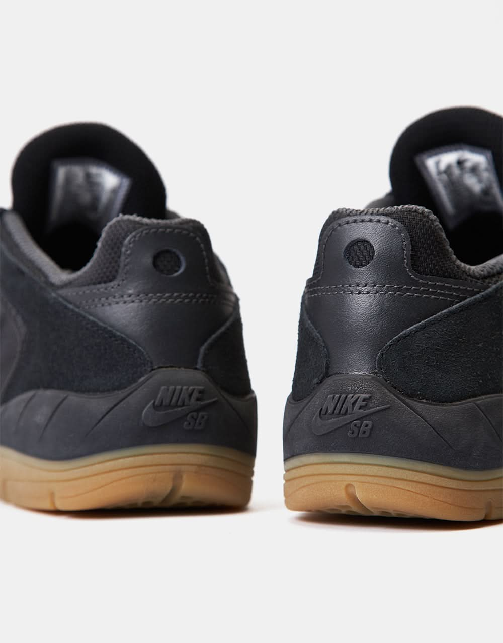 Nike SB Vertebrae Skate Shoes - Black/Summit White-Anthracite-Black-Gum Lt Brown