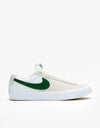 Nike SB Zoom Blazer Low Pro GT Skateschuhe – Weiß/Fir-White-Gum Lt Brown