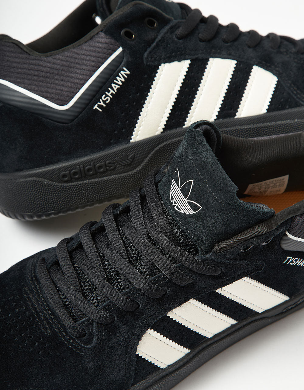 Chaussures de skate adidas Tyshawn - Noir Noyau/Zéro Métallique/Étincelle