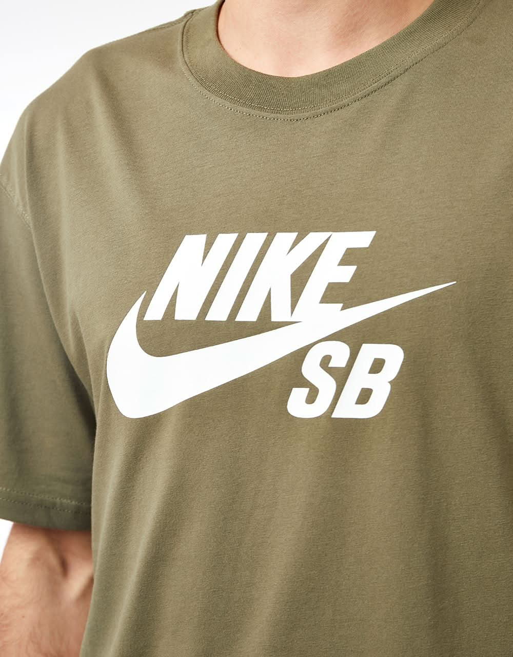 Nike SB Central Logo T-Shirt – Mitteloliv