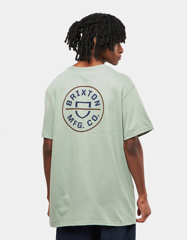 T-shirt Brixton Crest II - Verde chinois/Blu marino lavato/Seppia