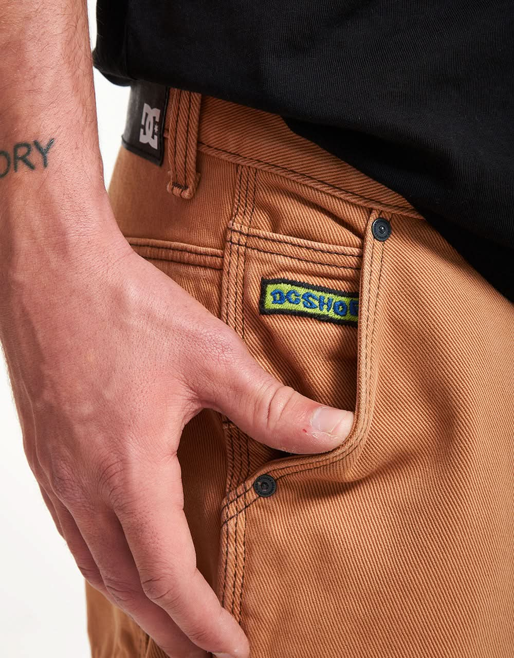 DC Carpenter Baggy Short – Braun überfärbt