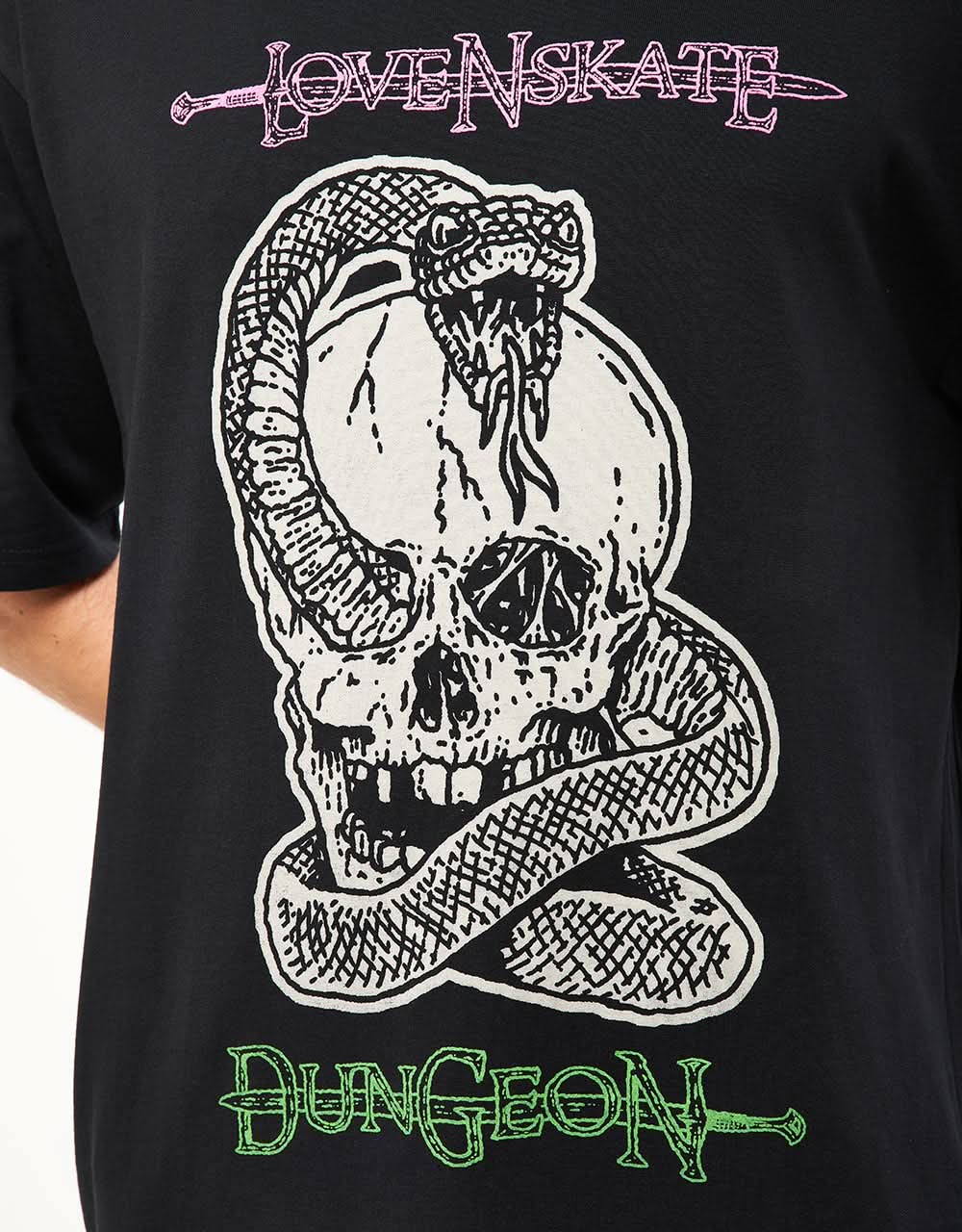 Camiseta Lovenskate x Dungeon - Negro