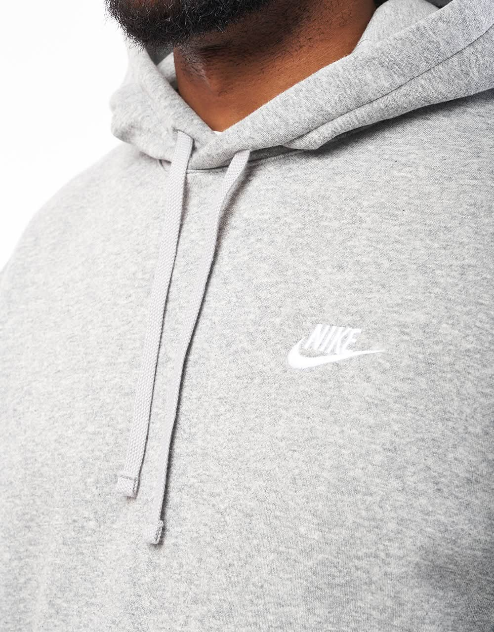 Nike Club Pullover Hoodie – Dark Heather Grey Heather/Weiß