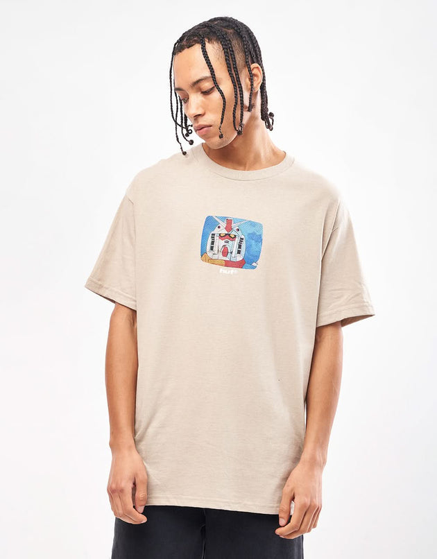 HUF x Mobile Suit Gundam Scanline EXKLUSIVES T-Shirt – Sand