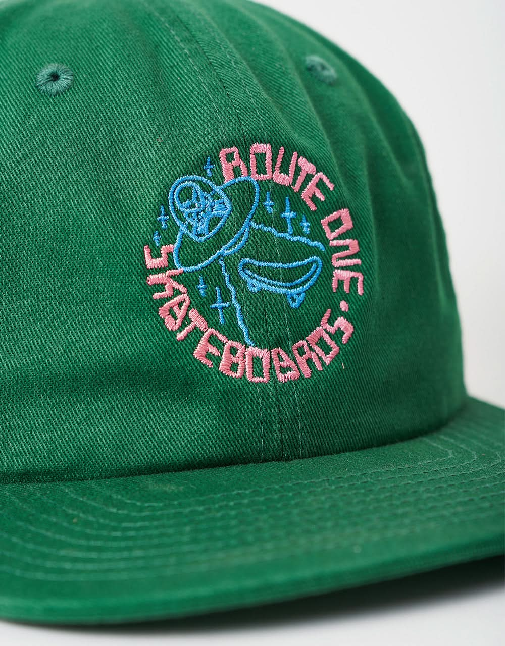 Gorra Route One Alien sin estructura de 6 paneles, verde bosque