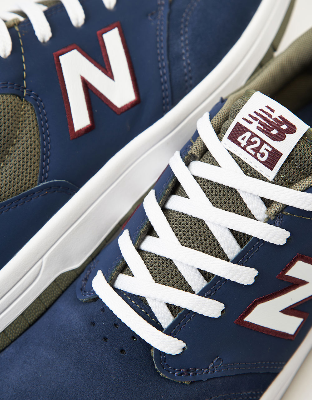 Chaussures de skate New Balance Numeric 425 - Marine/Olive