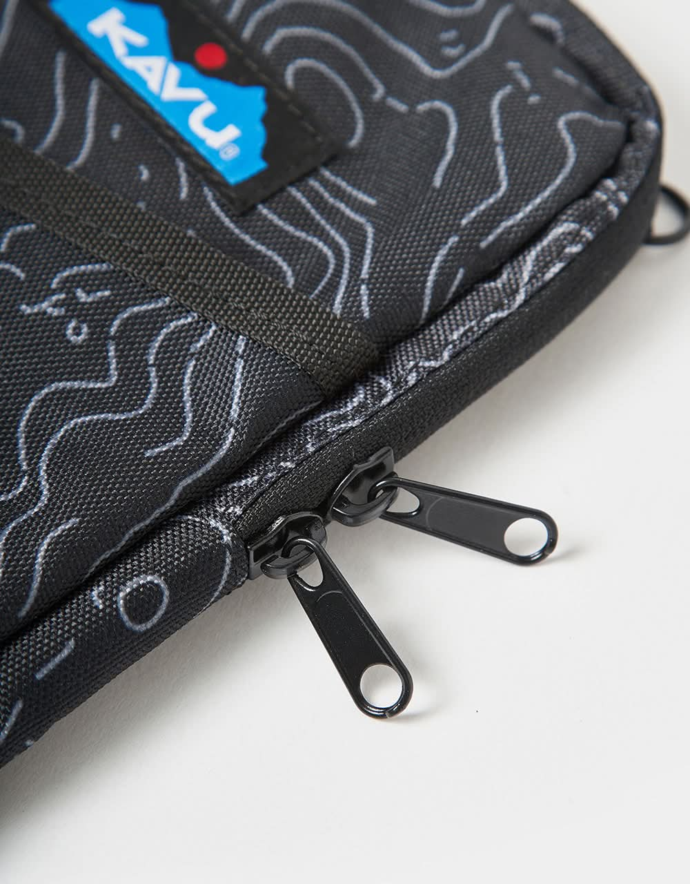 Kavu Essential Case Cross Body Bag - Black Topo