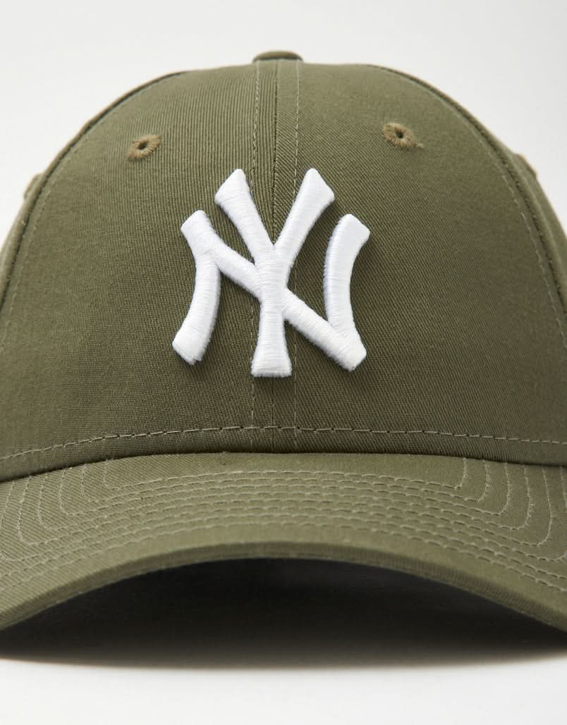 New Era 9Forty® New York Yankees Side Patch Cap - New Olive/White