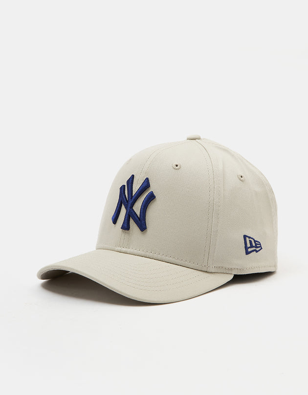 Cappellino snapback elasticizzato colorato New Era 9Fifty® New York Yankees Team - Stone/Dark Royal