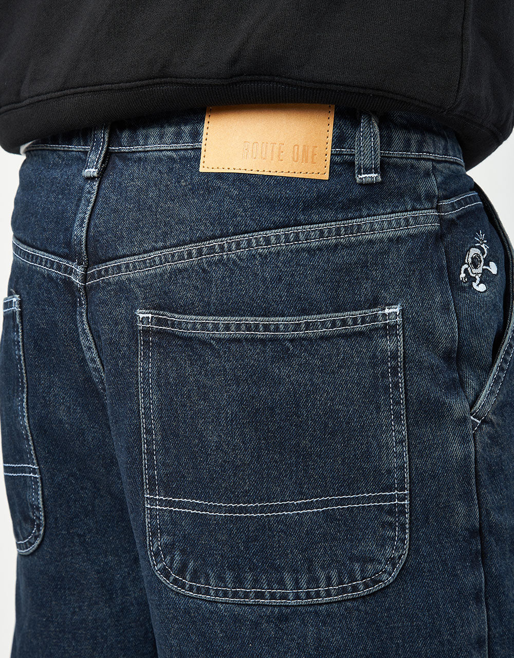 Route One Super Baggy Denim Jeans – Dunkle Waschung