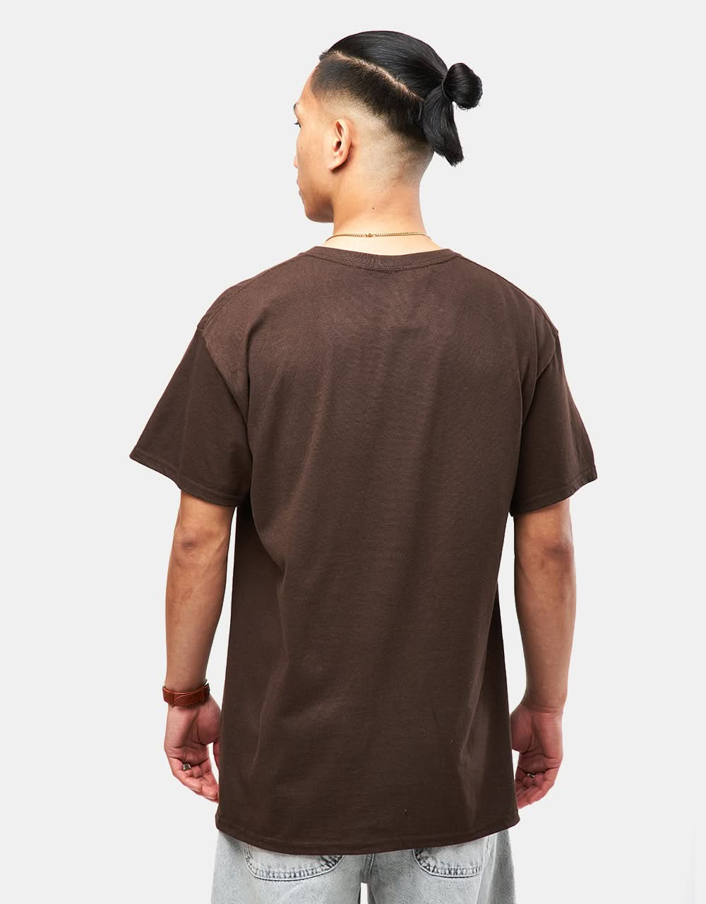 Chocolate 94 Script T-Shirt – Dunkle Schokolade