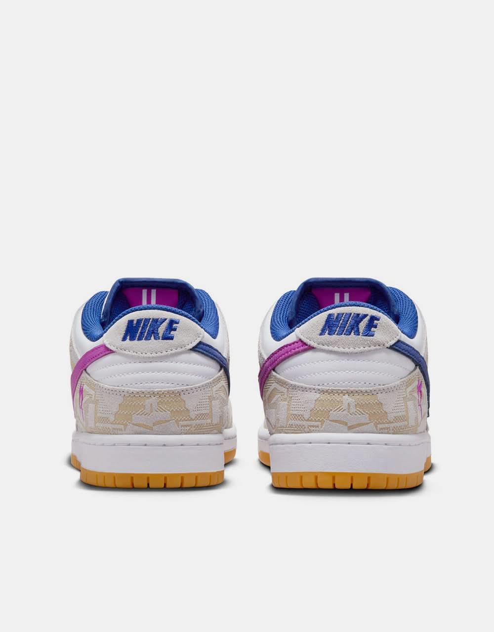 Scarpe da skate Nike SB 'Rayssa' Dunk Low Premium QS - Platino puro/Blu reale intenso/Viola vivo/Bianco/Giallo gomma