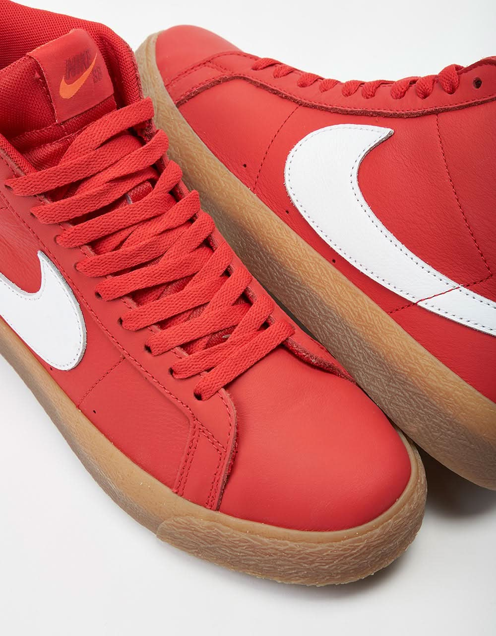 Nike SB Zoom Blazer Mid ISO Chaussures de skate - University Rd/Blanc-Blanc-Gum Lt Marron