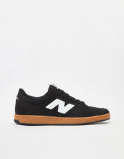 Chaussures de skate New Balance Numeric 440 V2 - Noir/Gomme