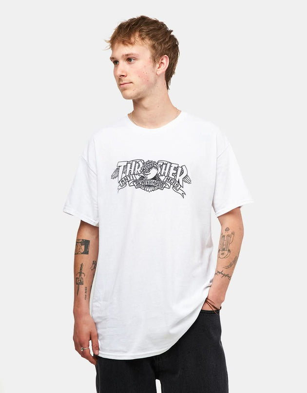 Camiseta Thrasher x Anti Hero Mag Banner - Blanco