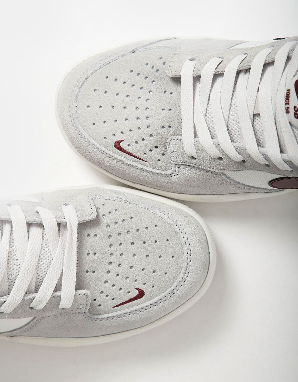 Nike SB Force 58 Chaussures de skate - Teinte platine/Rouge équipe foncé-Gris loup