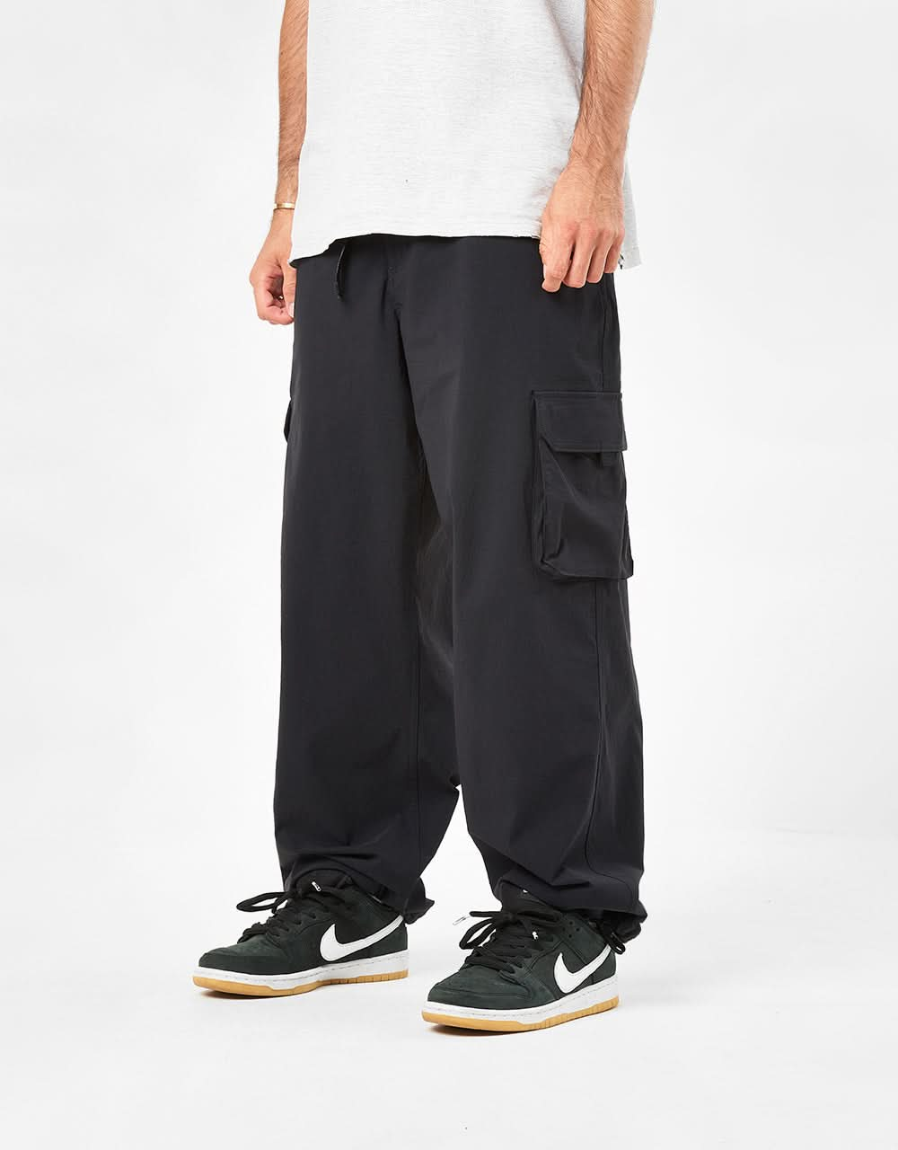 Pantalón cargo Nike SB Kearny con cinturón - Negro/Blanco