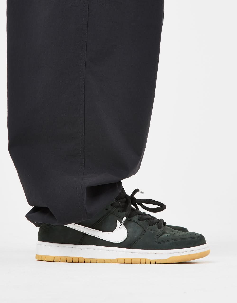 Pantalon cargo Nike SB Kearny avec ceinture - Noir/Blanc