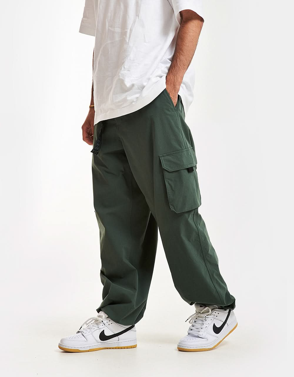 Pantalon cargo Nike SB Kearny avec ceinture - Vert vintage/Blanc