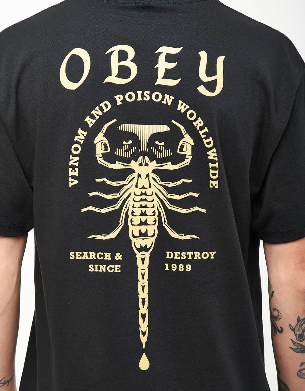 T-shirt Obey Scorpion - nera