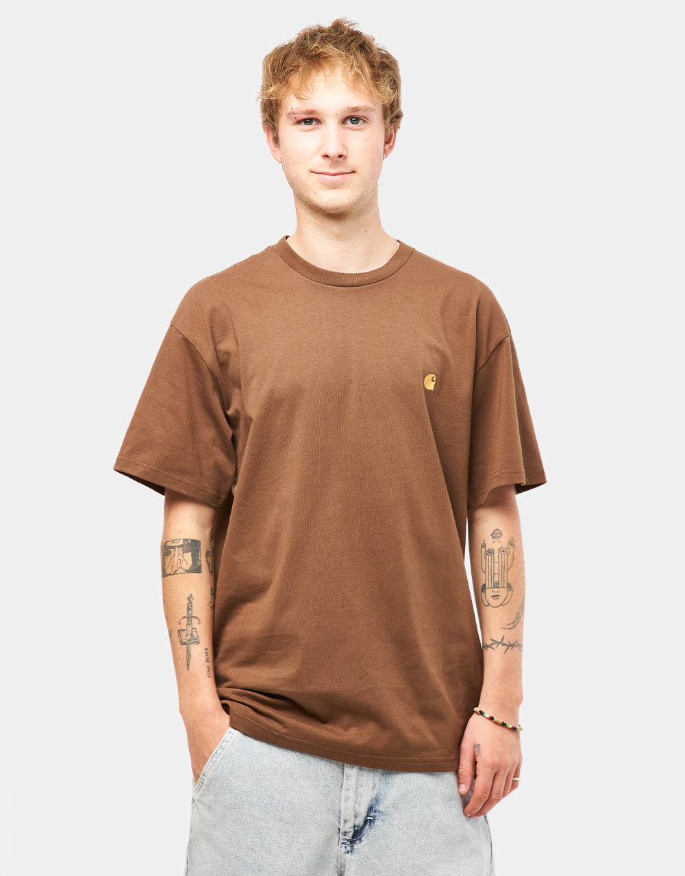 T-shirt Carhartt WIP Chase - Cioccolato/Oro