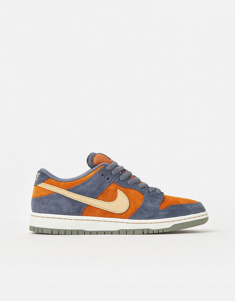 Nike SB 'Wildcard' Dunk Low Pro Skate Shoes - Light Carbon/Sesame-Monarch