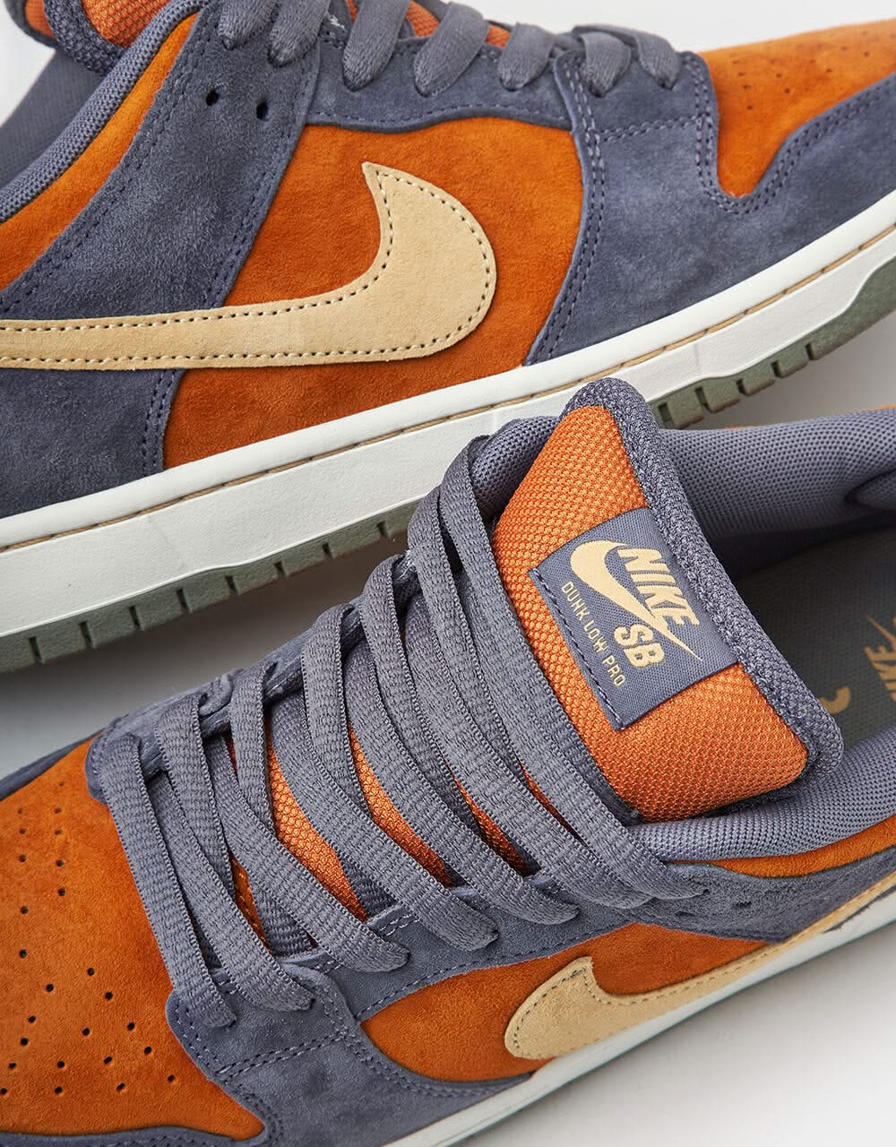 Nike SB 'Wildcard' Dunk Low Pro Skate Shoes - Light Carbon/Sesame-Monarch